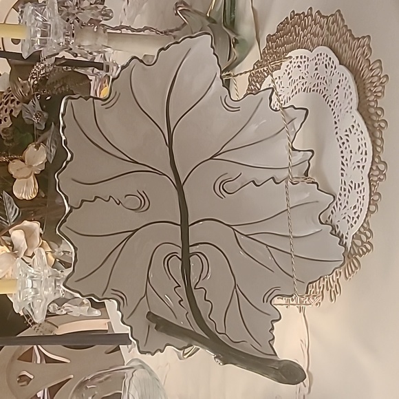 Ceramic Oversized Leaf Shaped Serveware or Centerpiece - Picture 1 of 8